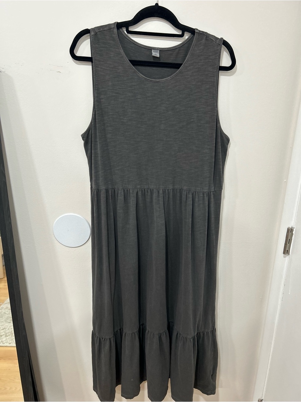 Old Navy Sleeveless Tiered Midi Dress in Charcoal Gray